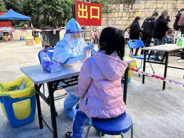 外国友人齐助力！深圳一街道用9种语言喊话居民测核酸休闲区蓝鸢梦想 - Www.slyday.coM