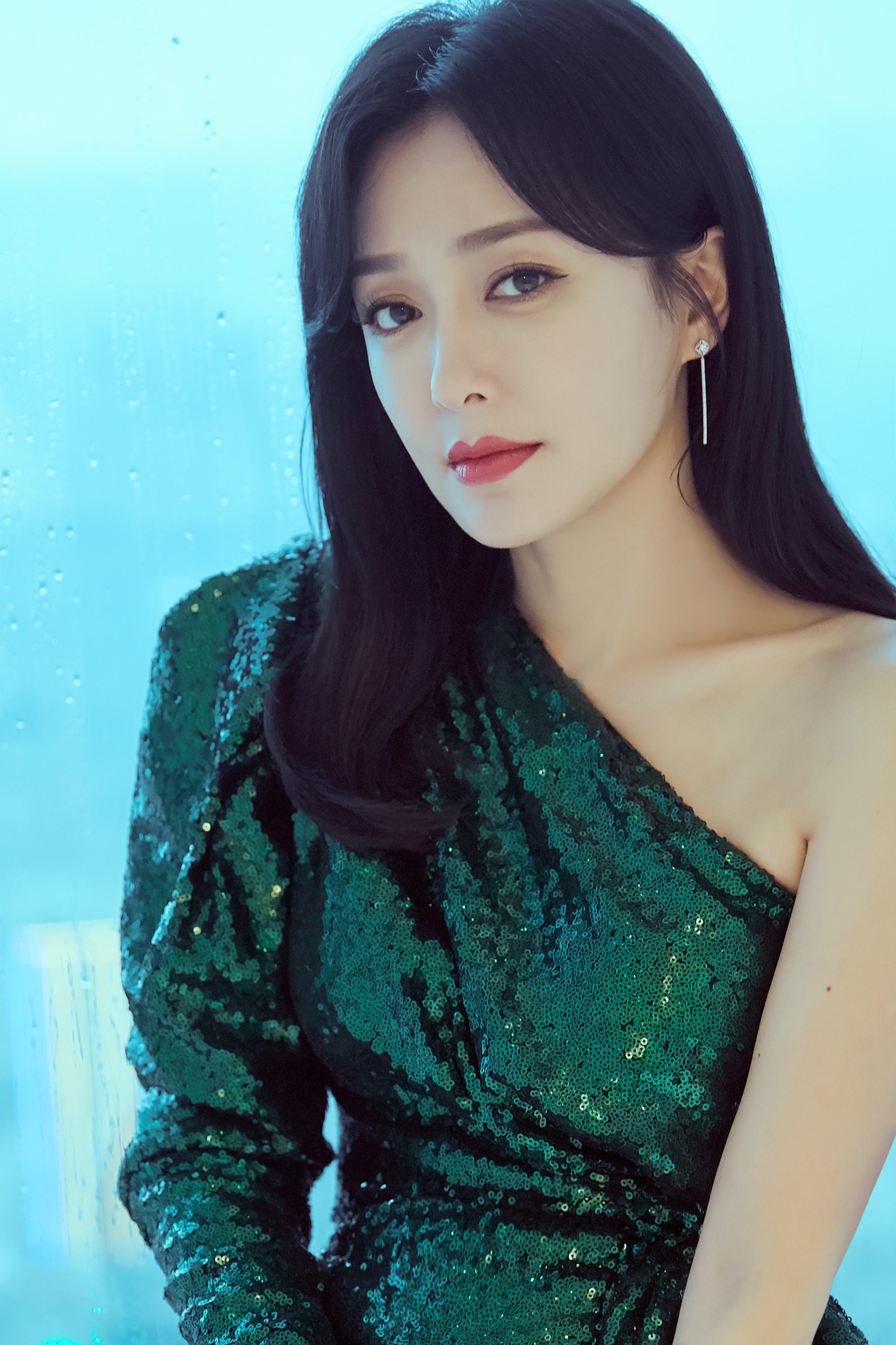 现身湖南卫视扶贫晚会……|秦岚_新浪新闻