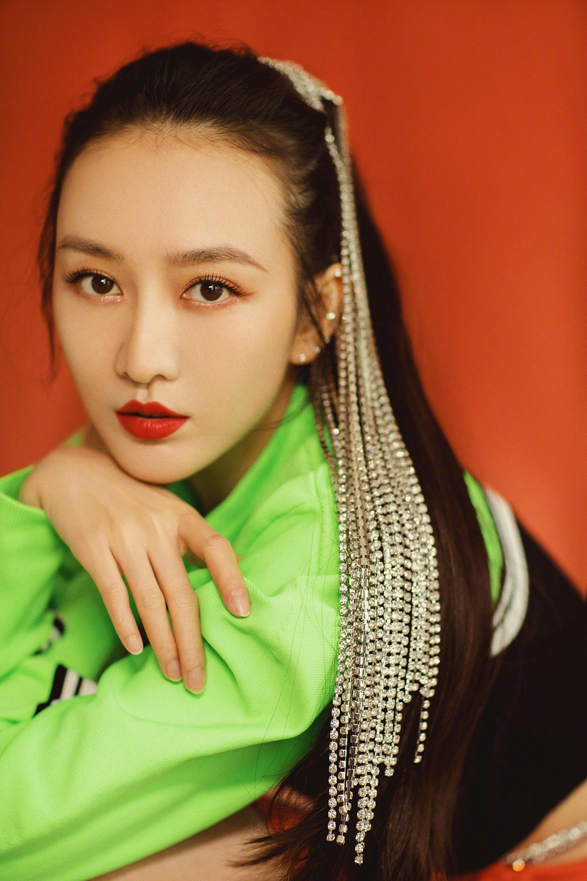 今晚 在的女团造型太绝了,跳舞的鸥鸥子也是超抢眼……|王鸥_新浪新闻