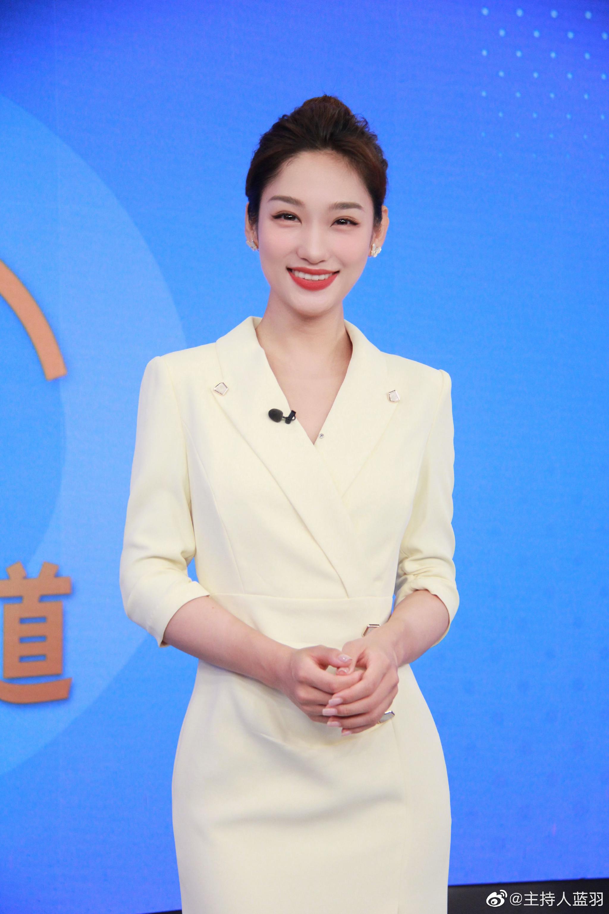 电影频道主持人 蓝羽_高清图集_新浪网