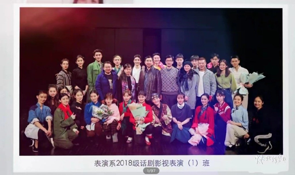 三小花晒美照,宋祖儿港风范十足,欧阳娜娜海边吹风,李兰迪毕业休闲区蓝鸢梦想 - Www.slyday.coM 三小花晒美照,宋祖儿港风范十足,欧阳娜娜海边吹风,李兰迪毕业休闲区蓝鸢梦想 - Www.slyday.coM