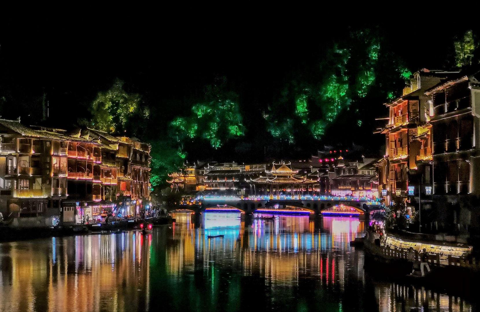 凤凰古城 寻找文雅风韵的自己__财经头条