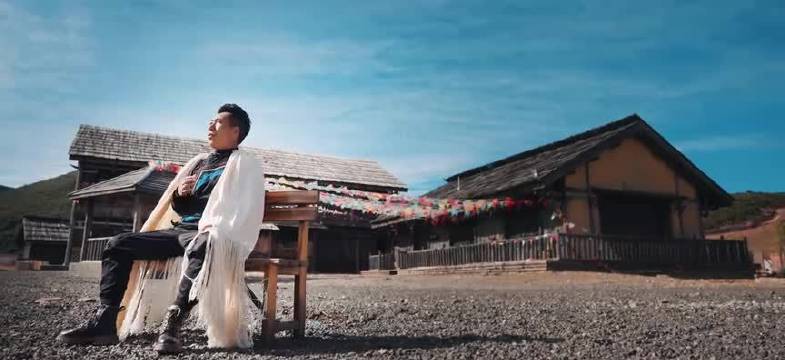 彝语歌曲！阿牛瓦自一曲《爸爸》，唱出对父亲的追忆与思念！_新浪新闻