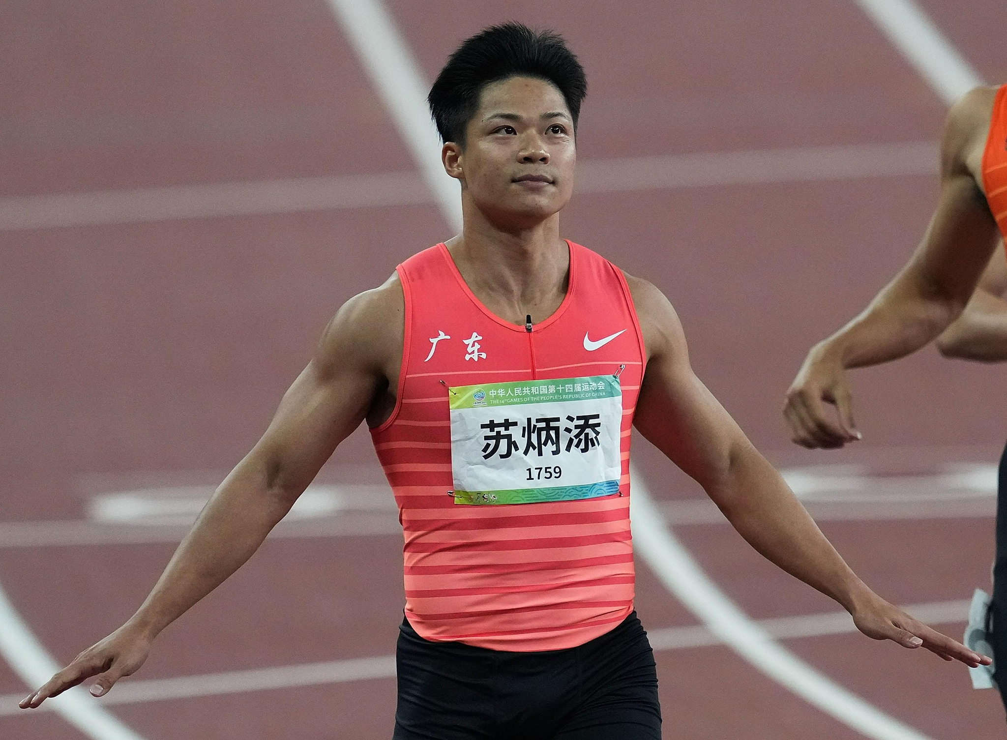 全运会男子100米复赛 苏炳添10秒06晋级决赛