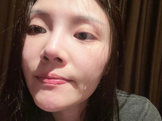 怎么了?徐冬冬深夜晒流泪照神色憔悴:我累了