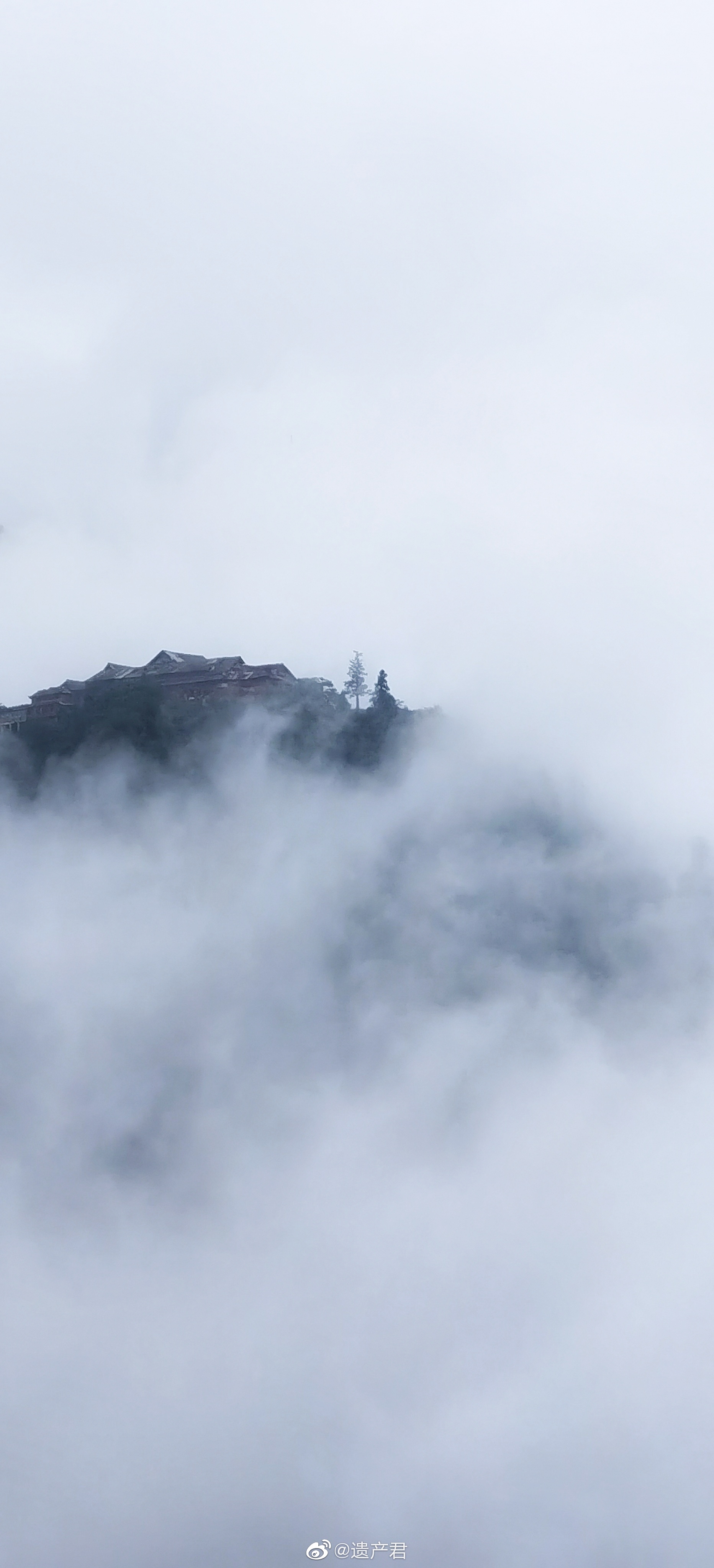 云雾中的峨眉山洗象池,修建在山背上的木结构寺庙建筑群……_高清图集