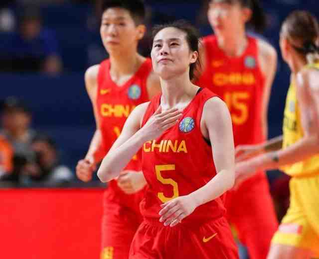女篮第一份重奖出炉!王思雨李梦各获20万,网友:夺冠奖金翻倍?|王思雨|李梦|女篮_新浪新闻