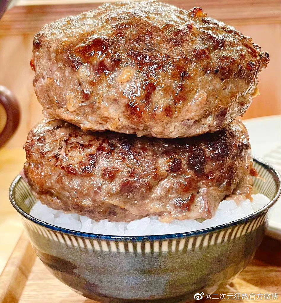 日本东京都涩谷站附近店铺近"挽き肉のトリコ"的"究极汉堡肉套餐"