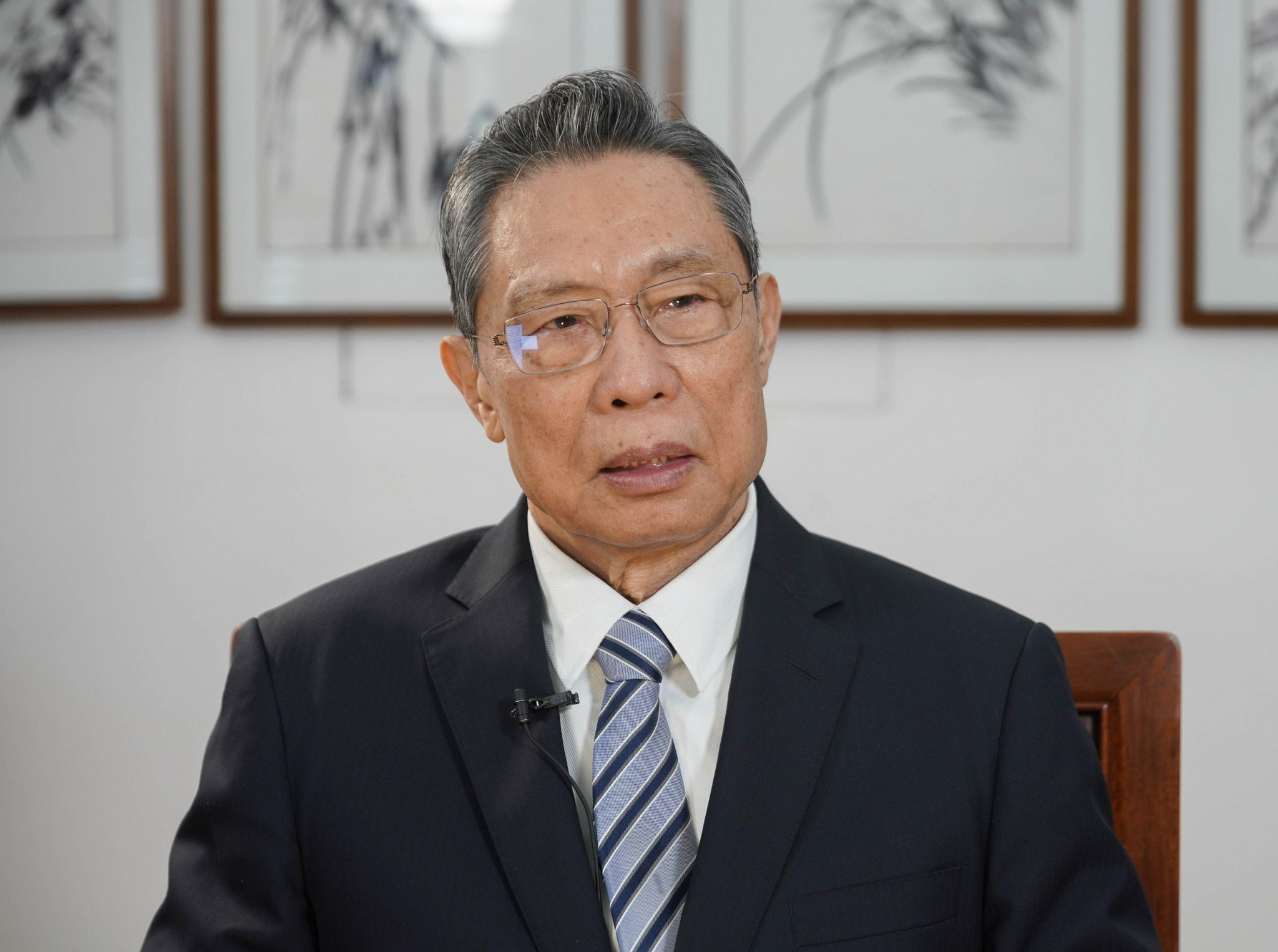 值得注意的是,中国工程院院士钟南山18日表示,中国的疫情防控工作成绩