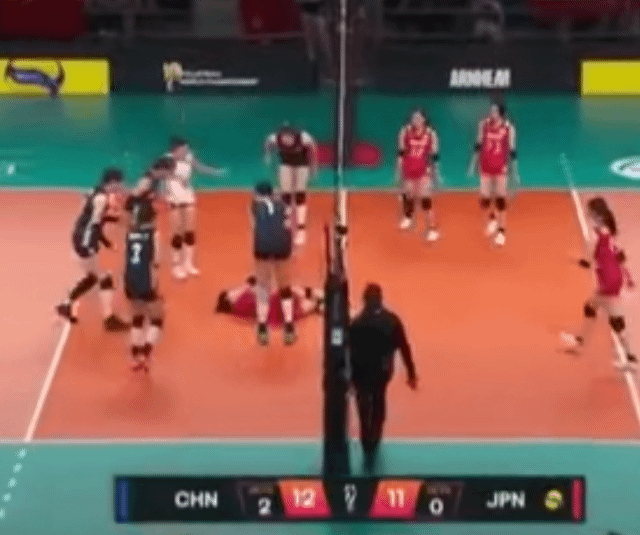 中国女排展现大国风范!日本队长崴脚,中国队的集体表现令人敬佩休闲区蓝鸢梦想 - Www.slyday.coM 中国女排展现大国风范!日本队长崴脚,中国队的集体表现令人敬佩休闲区蓝鸢梦想 - Www.slyday.coM