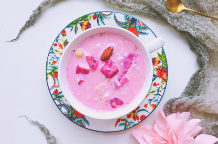 自制牛奶醪糟汤加入一个火龙果甜而不腻很适合女性吃