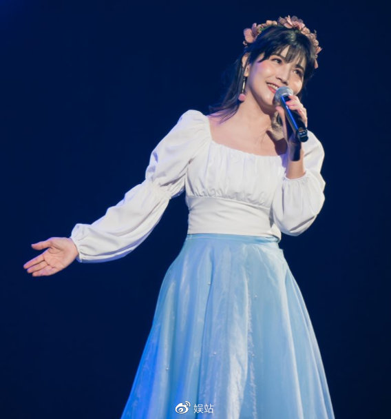 陈艾湄罕晒儿子帅照,颜值超高引热议,网友:最帅星二代|陈艾湄|儿子