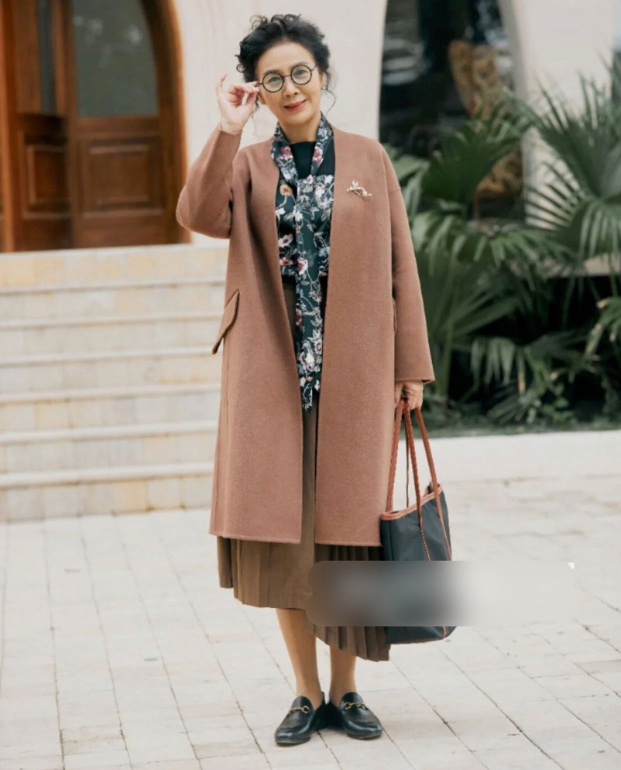 这才是60岁阿姨该有的冬季穿搭不扮嫩不显老优雅贵气可以照搬