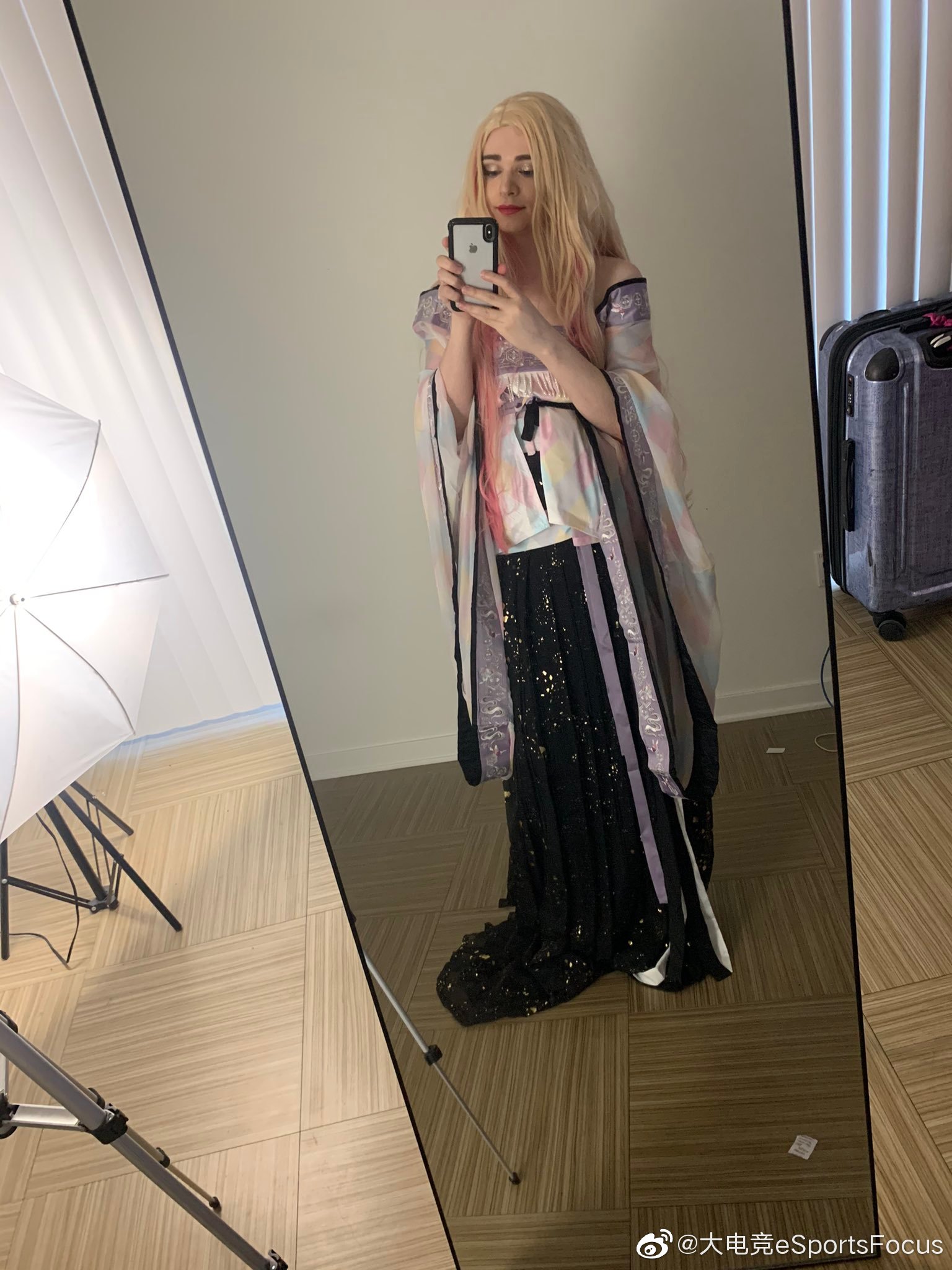 sneaky更新推特,汉服look!