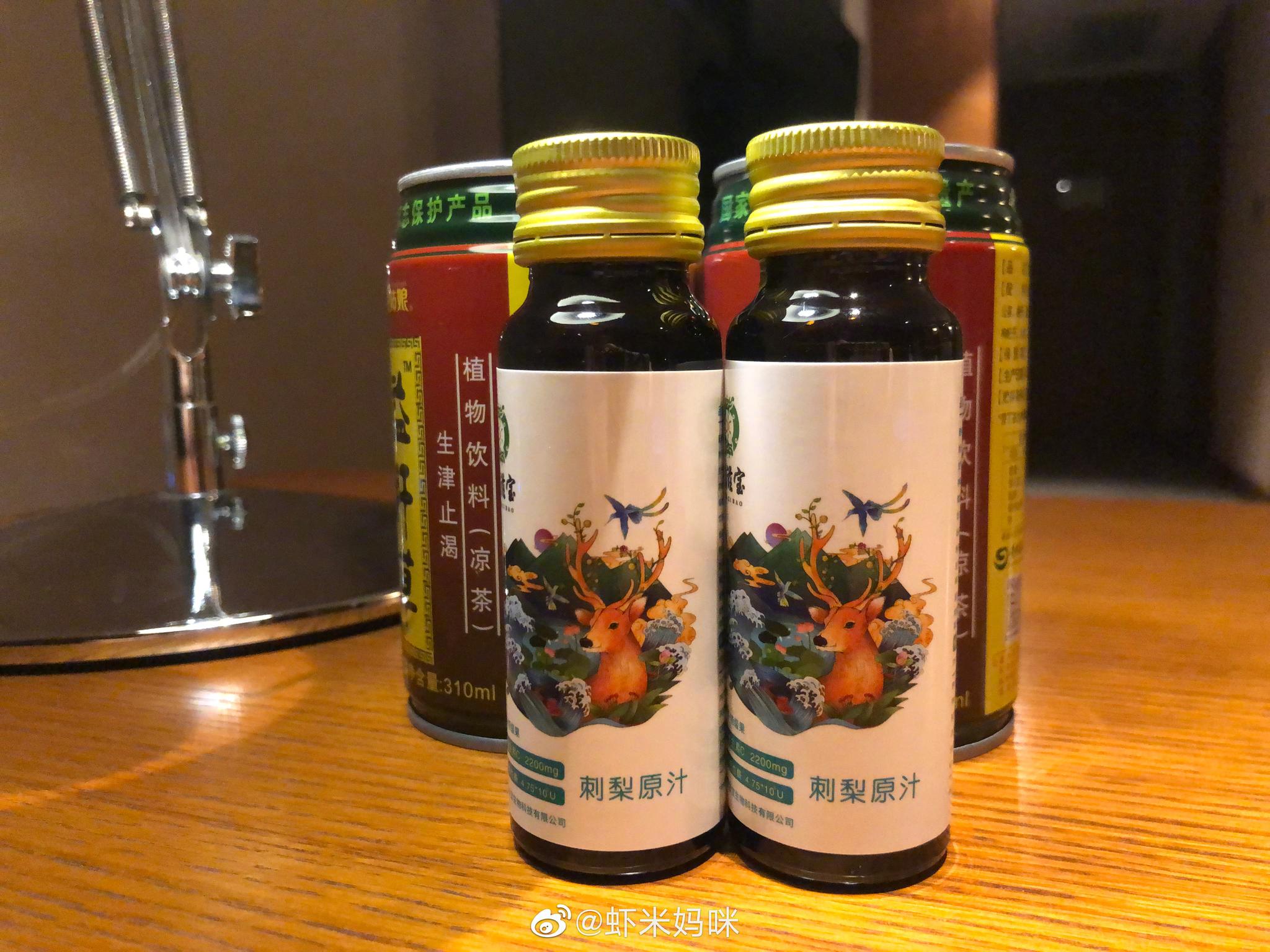房间里有贵定县的特色饮品——刺梨原汁
