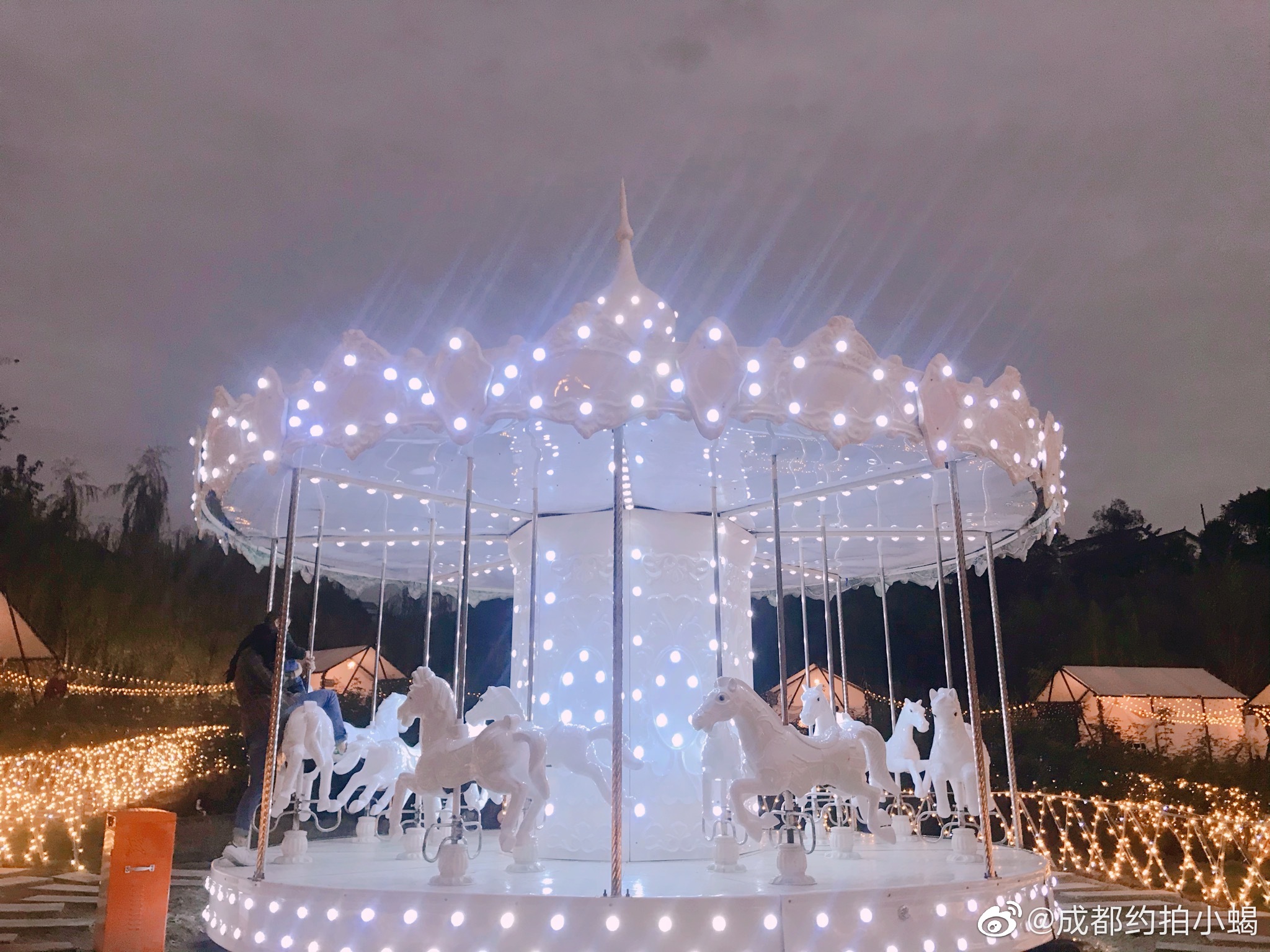 白色旋转木马 哈哈哈哈 和姐妹去踩点._高清图集_新浪网