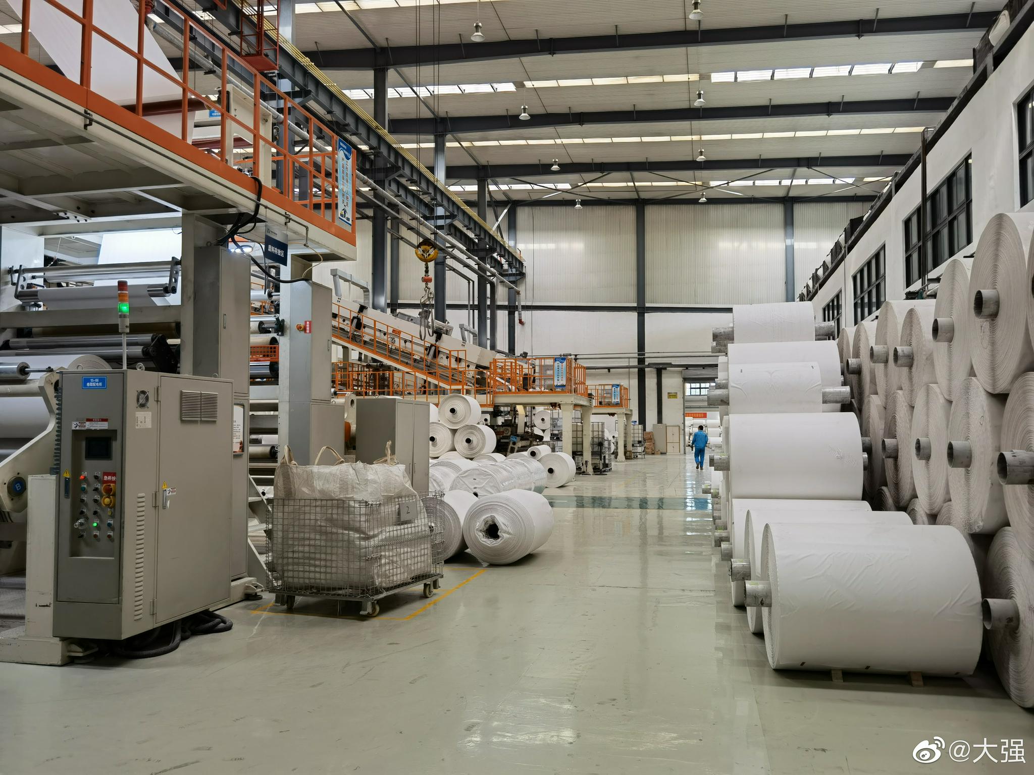 今天看了平遥这边的一个造纸厂这里生产的纸可不是一般纸