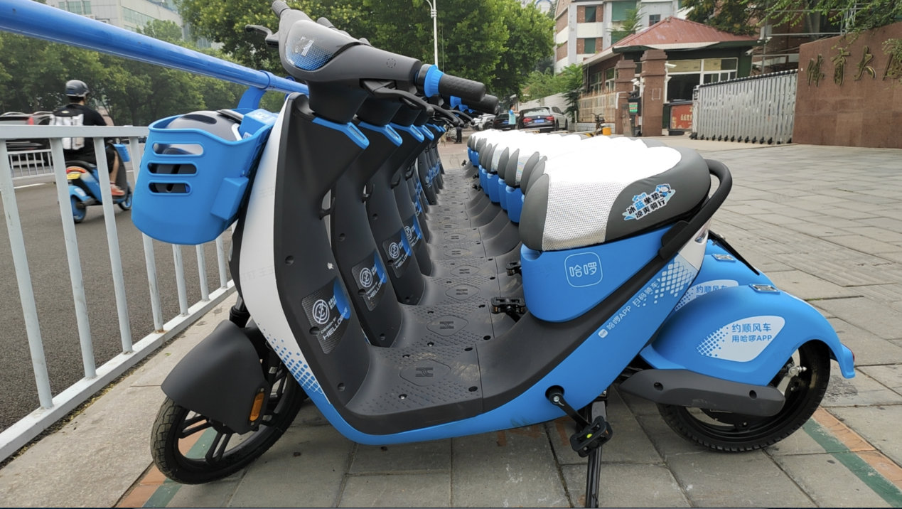 石家庄共享电单车穿上"防晒衣" 夏日骑行更舒适