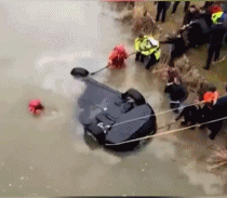 江苏一特斯拉突然冲撞桥护栏后坠河！警方通报，驾驶员已死亡，其妻仍在抢救中休闲区蓝鸢梦想 - Www.slyday.coM