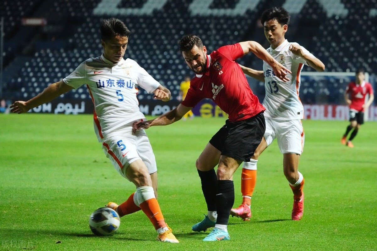 临阵脱逃的成了英雄,广州队和山东泰山反成罪人,马德兴三观挺正休闲区蓝鸢梦想 - Www.slyday.coM 临阵脱逃的成了英雄,广州队和山东泰山反成罪人,马德兴三观挺正休闲区蓝鸢梦想 - Www.slyday.coM