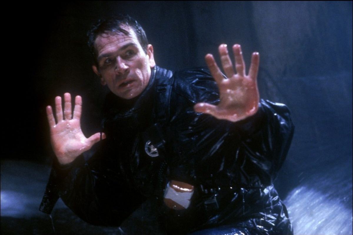 《亡命天涯》观后感——漂泊难归的"疫"乡人