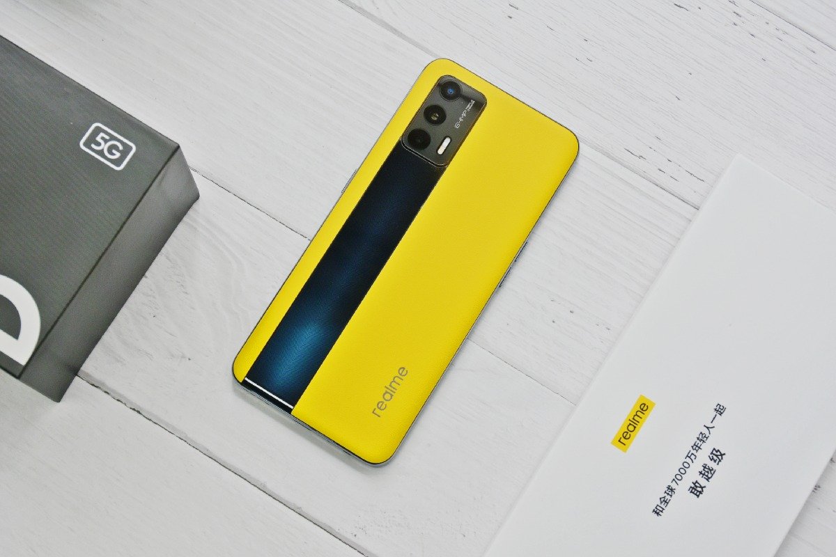 年轻人的战斗机realme真我gt战神特别版上手