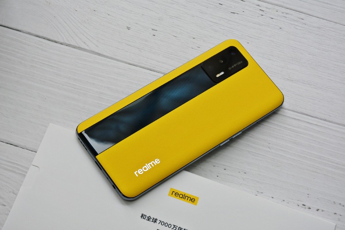 年轻人的战斗机realme真我gt战神特别版上手