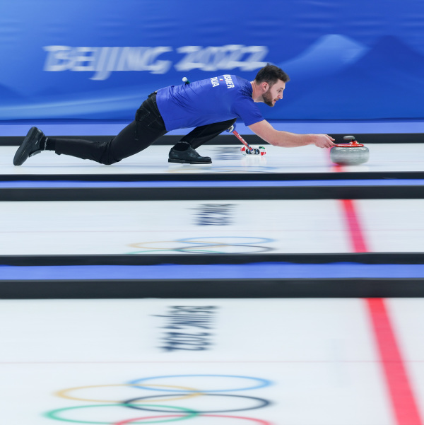 （北京冬奥会）冰壶——混双循环赛：意大利队胜瑞士队休闲区蓝鸢梦想 - Www.slyday.coM