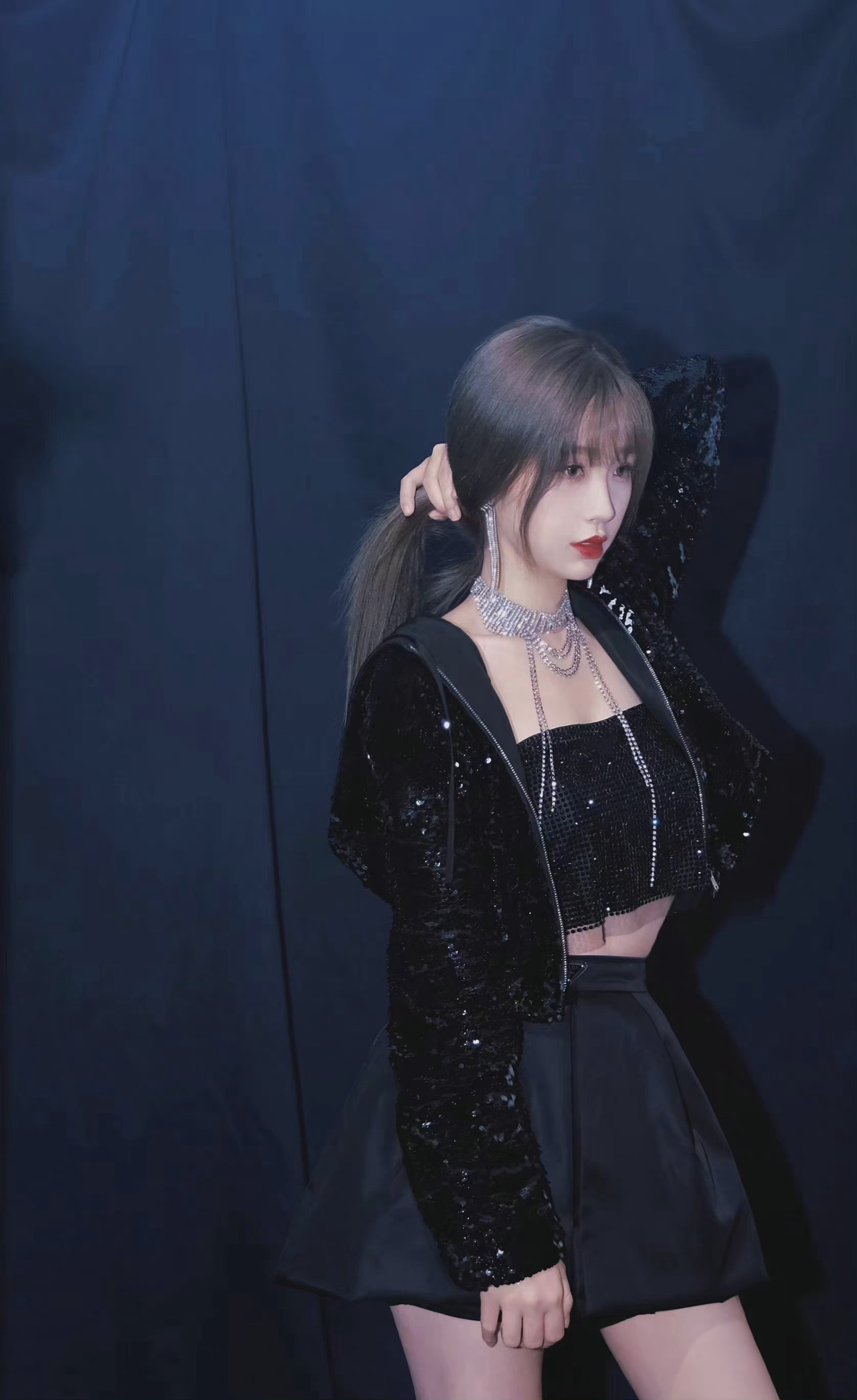 虞书欣暗黑机能套装释出今晚的舞台真的好惊艳