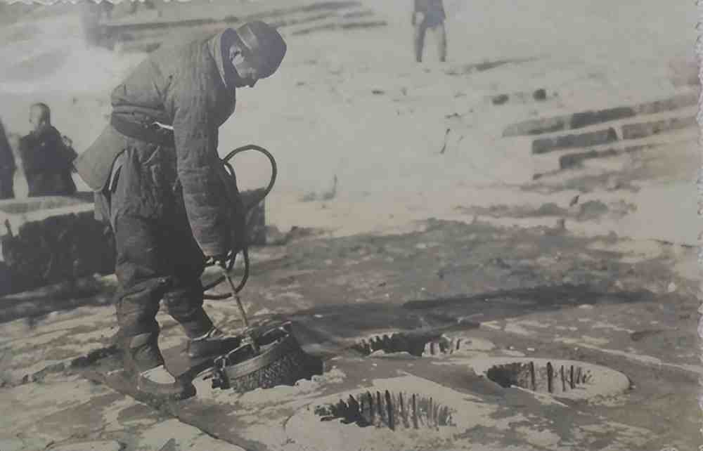 这是一组拍摄于上世纪二十年代的老照片,主要内容是当时北京街头普通休闲区蓝鸢梦想 - Www.slyday.coM 这是一组拍摄于上世纪二十年代的老照片,主要内容是当时北京街头普通休闲区蓝鸢梦想 - Www.slyday.coM