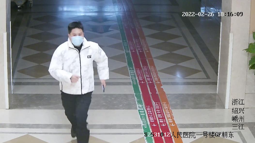 巧了！民警去医院看病顺手抓了个在逃嫌疑人…休闲区蓝鸢梦想 - Www.slyday.coM