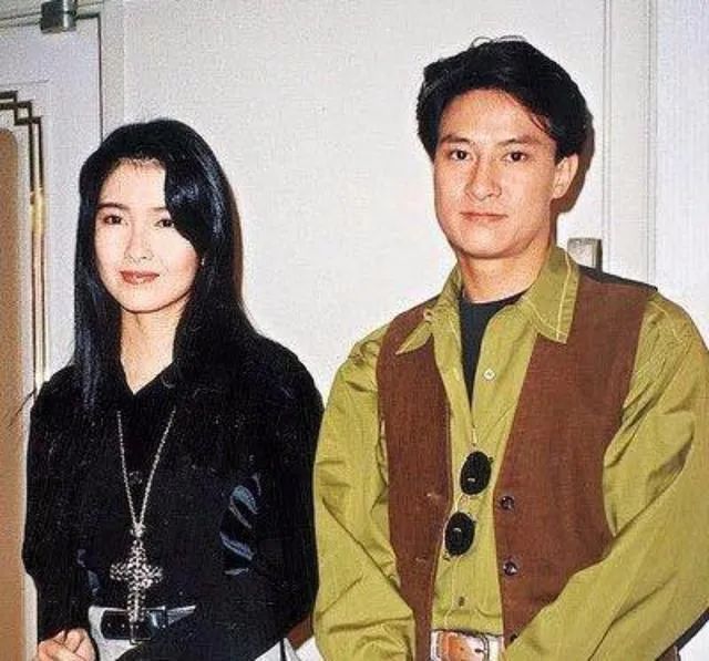 当时刘锡明与周慧敏合作完《乌金血剑》之后,刘锡明在媒体面前丝毫不