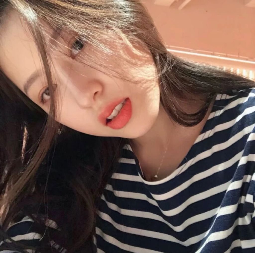 周雨彤头像分享