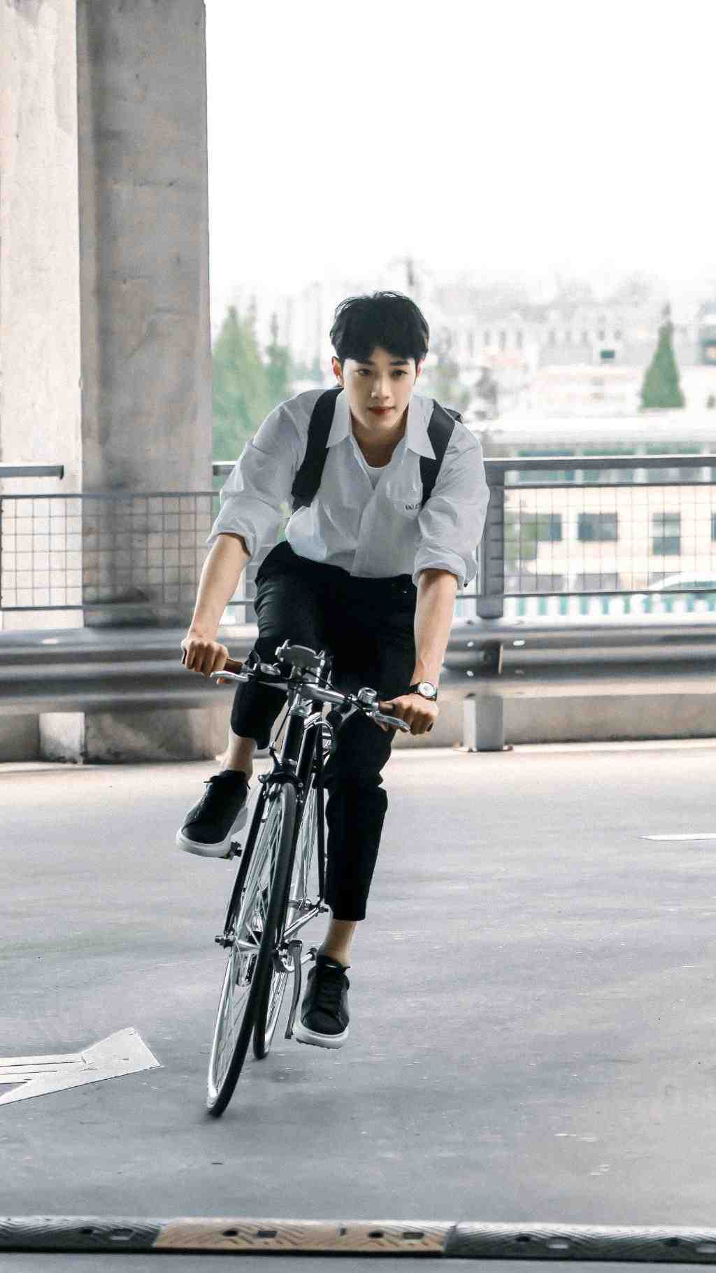 因手太规矩获赞的01年小奶狗,对孟子义的一个动作体现高情商休闲区蓝鸢梦想 - Www.slyday.coM 因手太规矩获赞的01年小奶狗,对孟子义的一个动作体现高情商休闲区蓝鸢梦想 - Www.slyday.coM