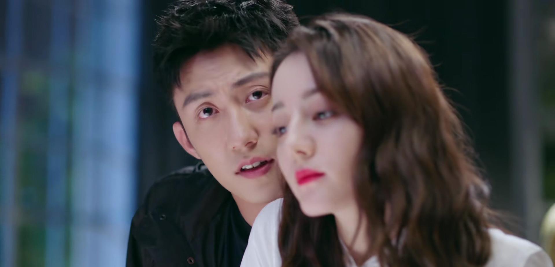 《幸福触手可及》周放献吻宋凛,两人确立情侣关系,眼神杀太撩了