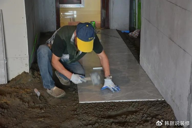 在装修贴瓷砖之前,这10件事,一定要和瓦工师傅交代清楚|卫生间|设计|地砖|家居装修|海棠_新浪新闻