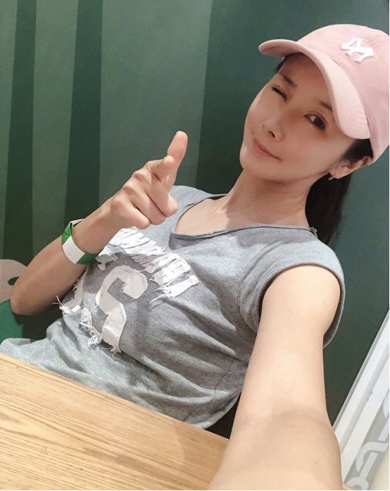 孙菲菲高清无修生图看着还挺自然的感觉真实还随和