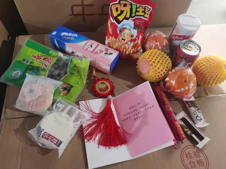 在诸暨的“杭州客人们”年过得好吗？爱心包里什么都有，还有这样一群人陪着他们休闲区蓝鸢梦想 - Www.slyday.coM