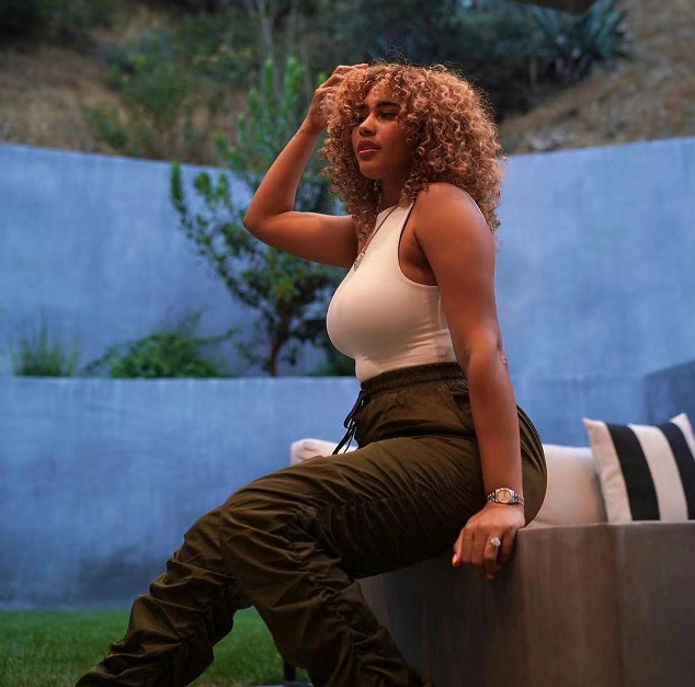 乌布雷和女友近照现役最帅黑人赚6300万人生赢家