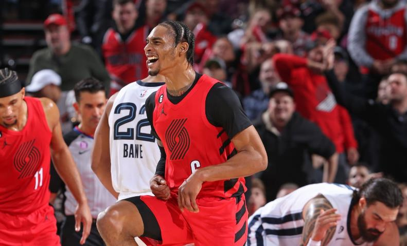 虽然输掉了比赛,但是开拓者替补后场基恩-约翰逊(keon johnson)表现