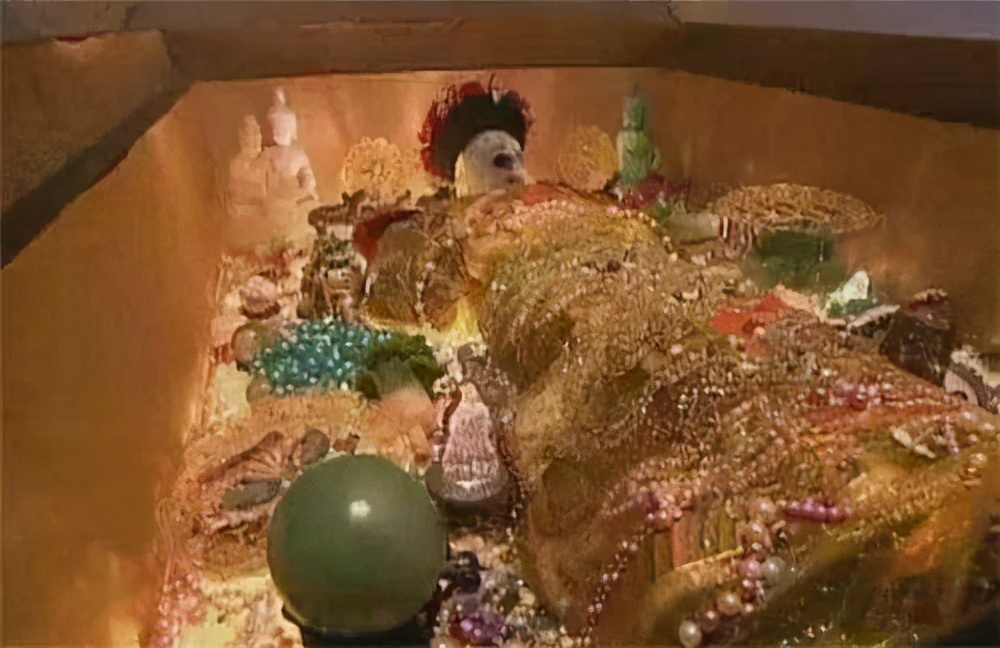 慈禧去世一年后才下葬出殡当天棺椁流血臭气熏天怎么回事