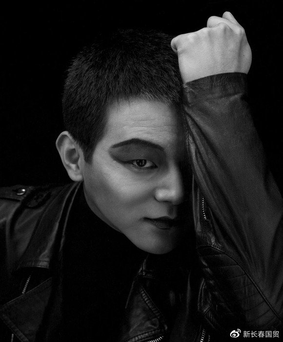 窦唯30年前写真旧照曝光,半脸妆出镜又酷又帅|窦唯_新浪新闻