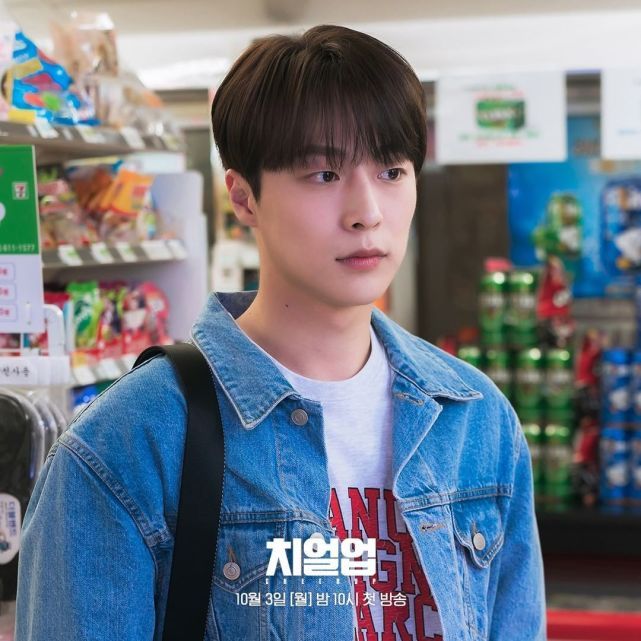 裴仁爀在2019年以微电影《love buzz》正式出道,后