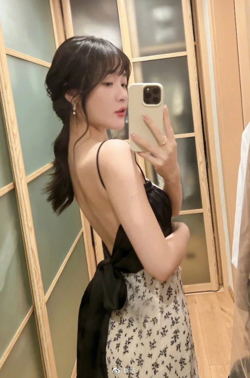 25岁徐娇近照曝光穿性感越晚装晒玉背获赞越大越漂亮