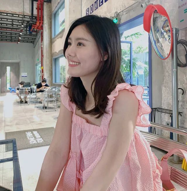 体坛第一美女刘湘晒照酒窝太迷人颜值太惊艳粉裙太撩人