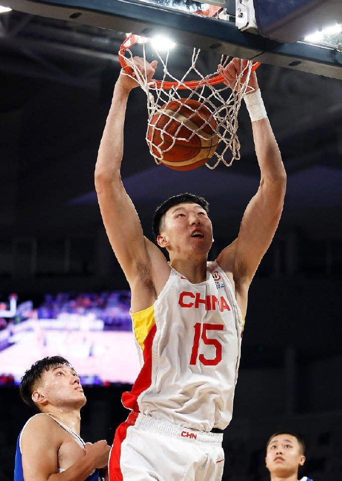 心疼曝周琦发烧39度瘦5公斤坚持出战拿108中国男篮大胜