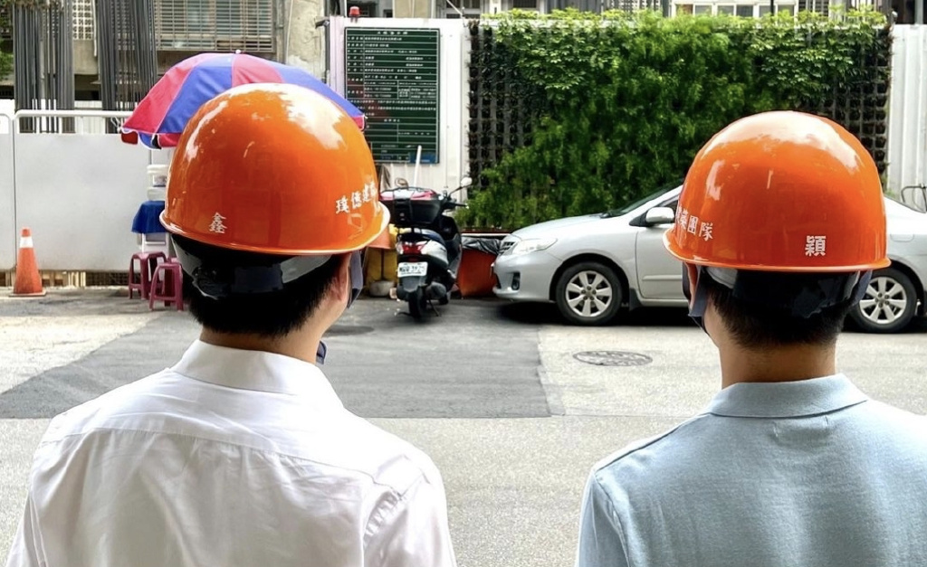 林志颖罕见晒和弟弟合影,两人现身工地视察,梦回仲天骐搬砖剧情休闲区蓝鸢梦想 - Www.slyday.coM 林志颖罕见晒和弟弟合影,两人现身工地视察,梦回仲天骐搬砖剧情休闲区蓝鸢梦想 - Www.slyday.coM