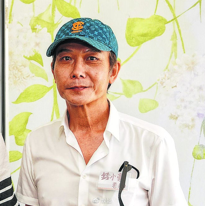 59岁钱小豪近况曝光,身体暴瘦颈现青筋,日吃1餐令人担忧|钱小豪|青筋