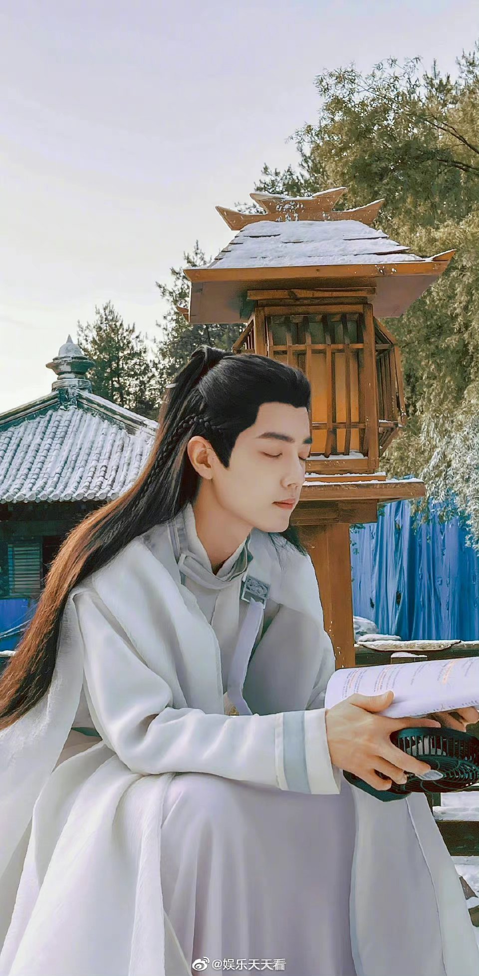 肖战《玉骨遥》遥相望海报～ 眉藏山海,目若星河,衣袂翩翩……__财经