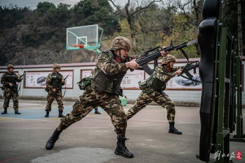 寒冬大练兵上海武警微雪亮真活